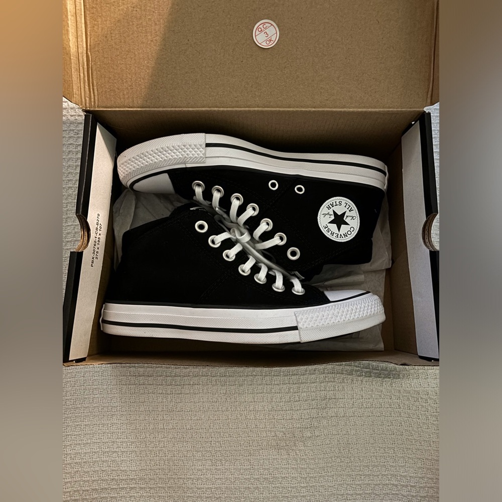 Womens High Top Converse 35$